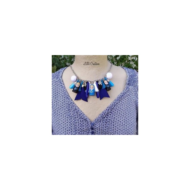 Collier "Matriochka" tons bleu, blanc, noir et argent