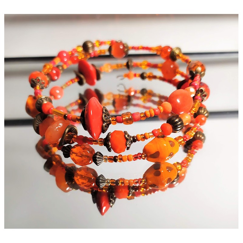 Bracelet 3 tours à mémoire de forme / tons orangés / perles en verre et pierres naturelles