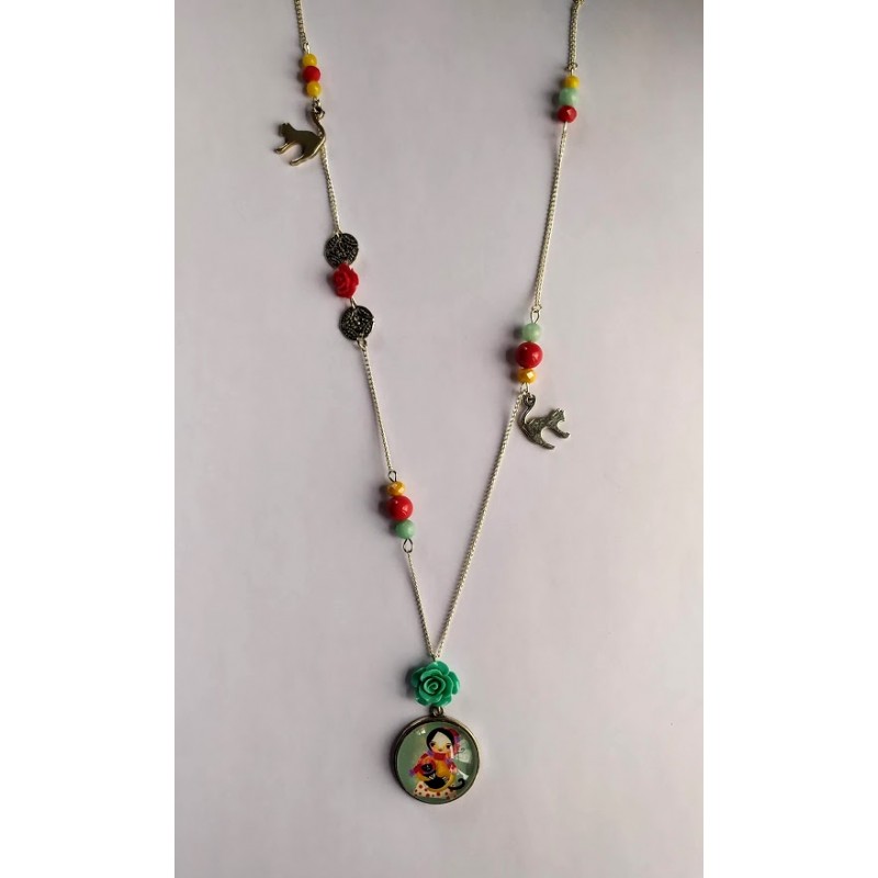 Collier sautoir "La fille et le chat" bleu, rouge, jaune et argenté
