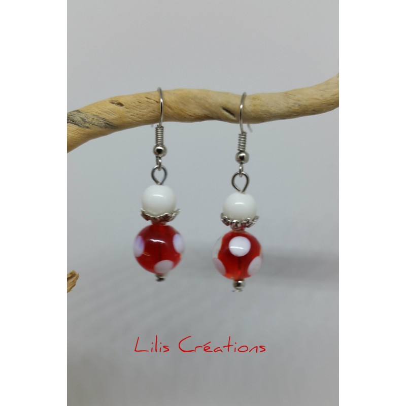 Boucles d'oreilles avec perles de verre Lampwork artisanales / rouge, blanc et argenté