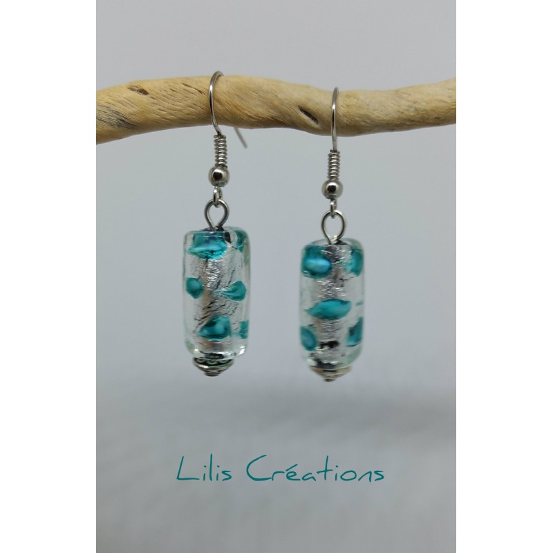 Boucles d'oreilles avec perles tubes en verre artisanale / bleu turquoise et argenté